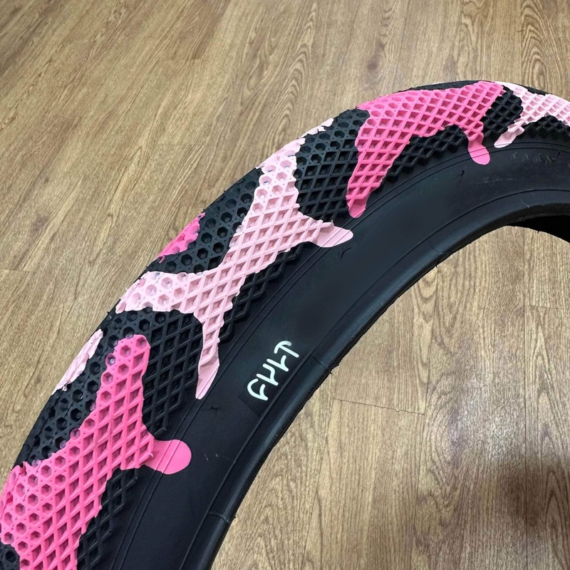 Cult x Vans 29 inch Tyre Pink Camo 29 x 2.10 Pink Camo