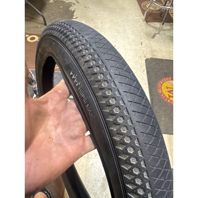 Cult waffle bmx tire 20