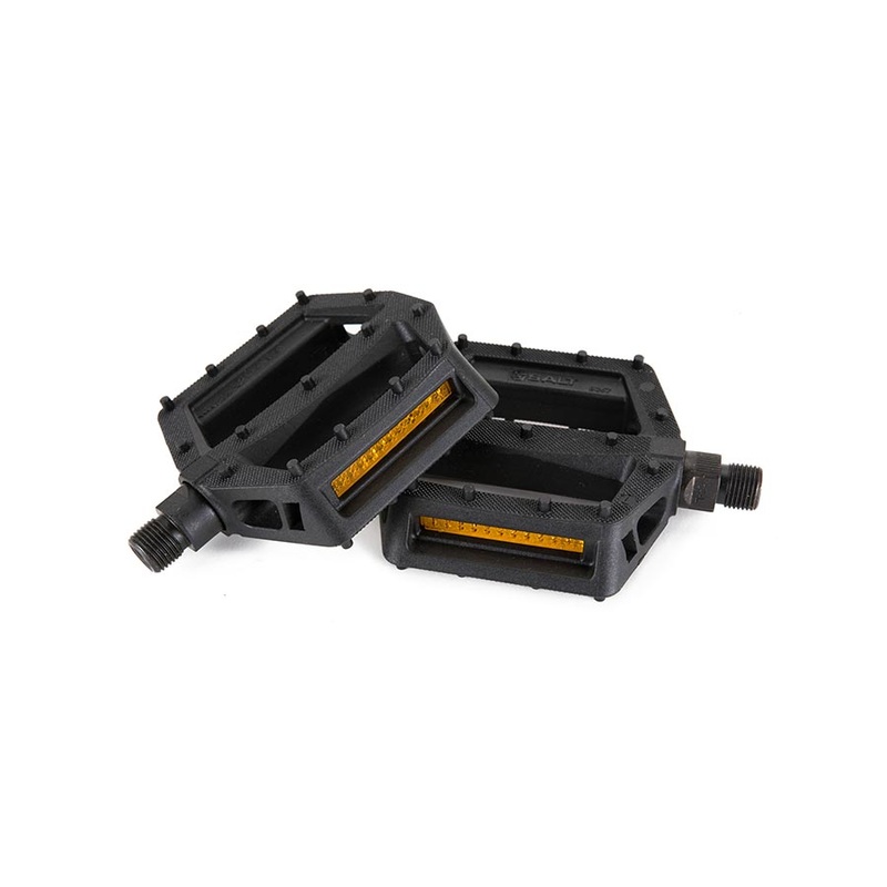 Salt Junior Platform Pedals Body: Nylon Spindle: Cr-Mo 1/2” Black