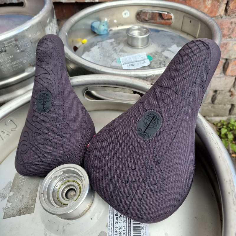 Odyssey Big Stitch Pivotal Seat Black / Black Slim