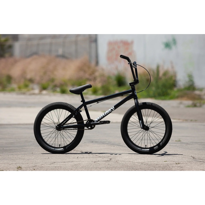 20″ Sunday Scout 20.75″ Gloss Black