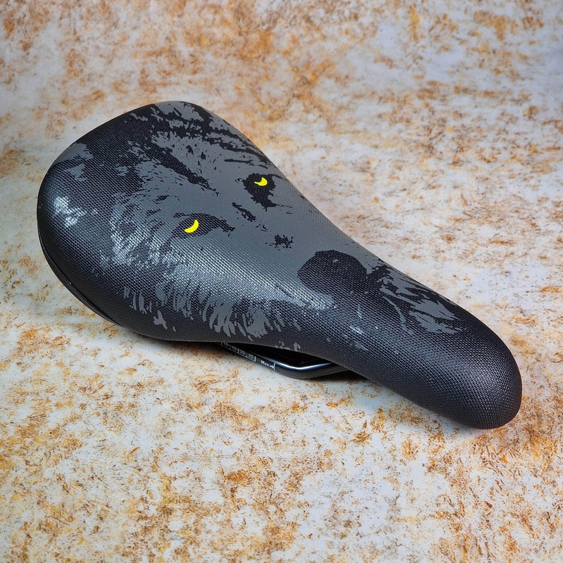 Odyssey Aitken Senior 2 Nightwolf Seat Dark Grey Pivotal