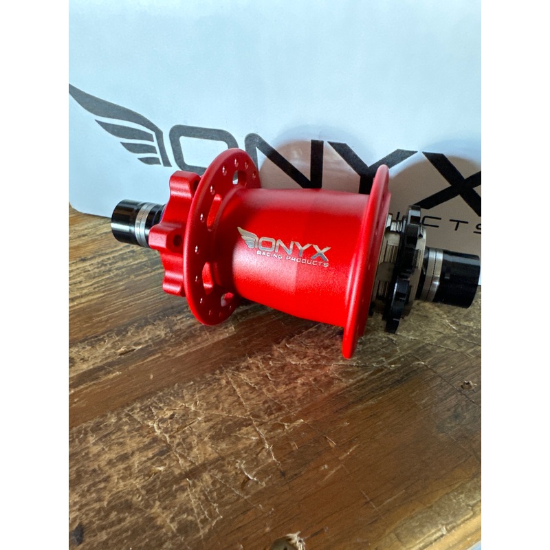 Onyx Hubs Cotm Matte red Front 8m 28h